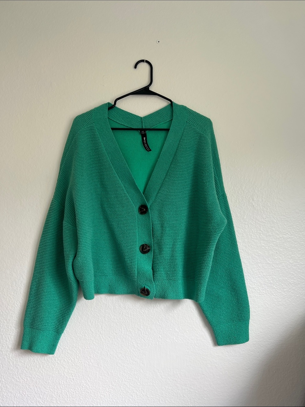 Design Lab Cropped V-Neck Button Cardigan - Green
